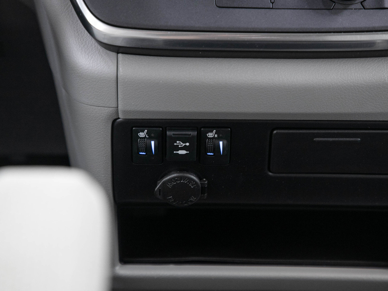 Used 2018 Toyota Sienna LE AWD/4WD image 19