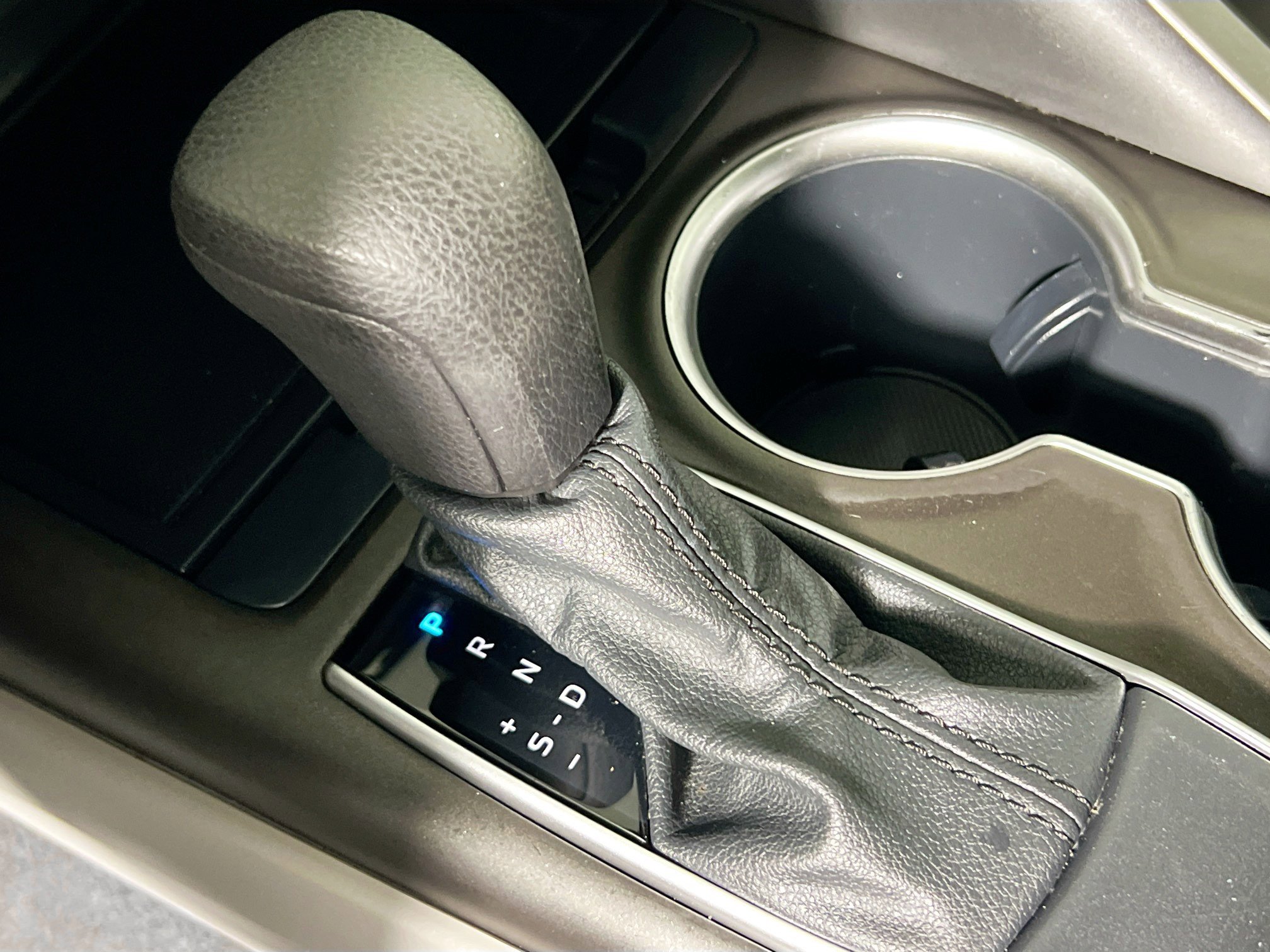 Used 2021 Toyota Camry LE image 24