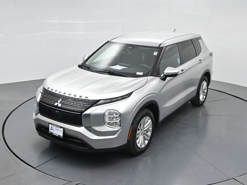 Used 2022 Mitsubishi Outlander ES image 28