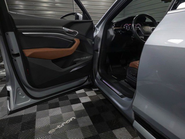 Used 2022 Audi e-tron Premium Plus image 35