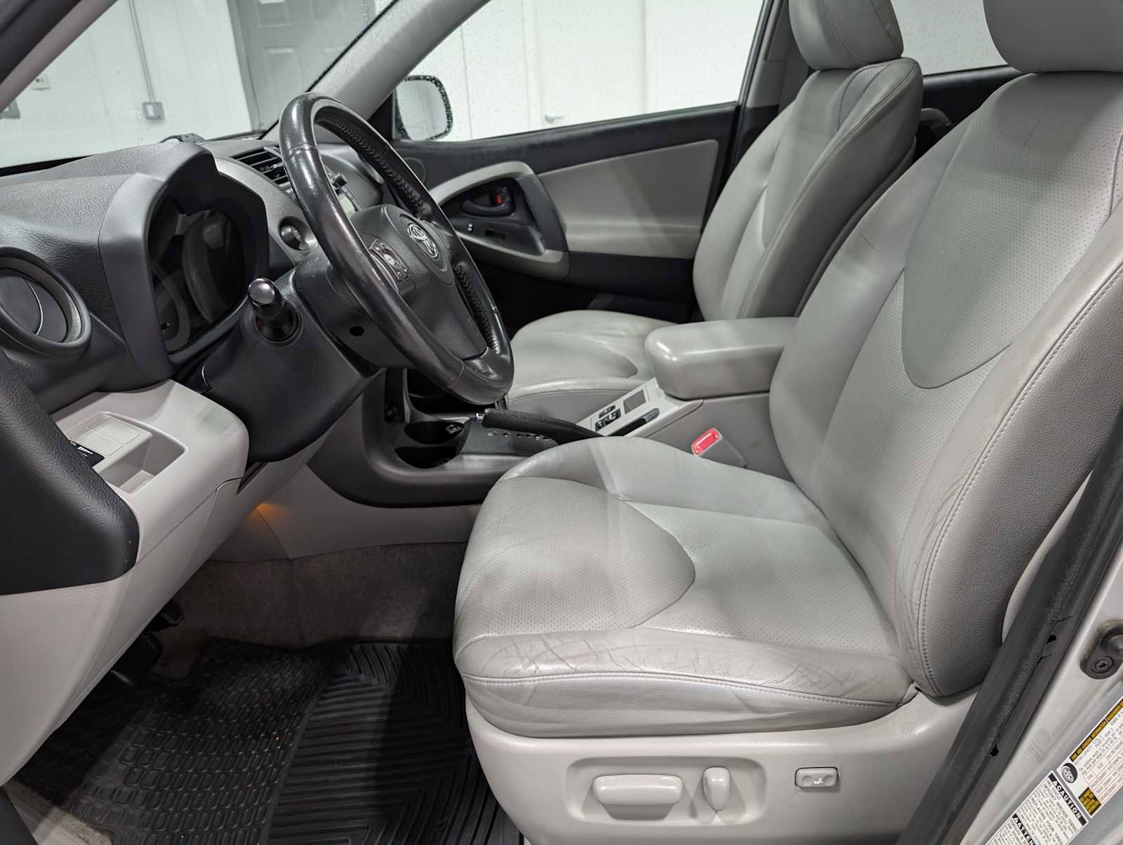 Used 2011 Toyota RAV4 Limited w/ Limited Extra Value Pkg AWD/4WD image 4