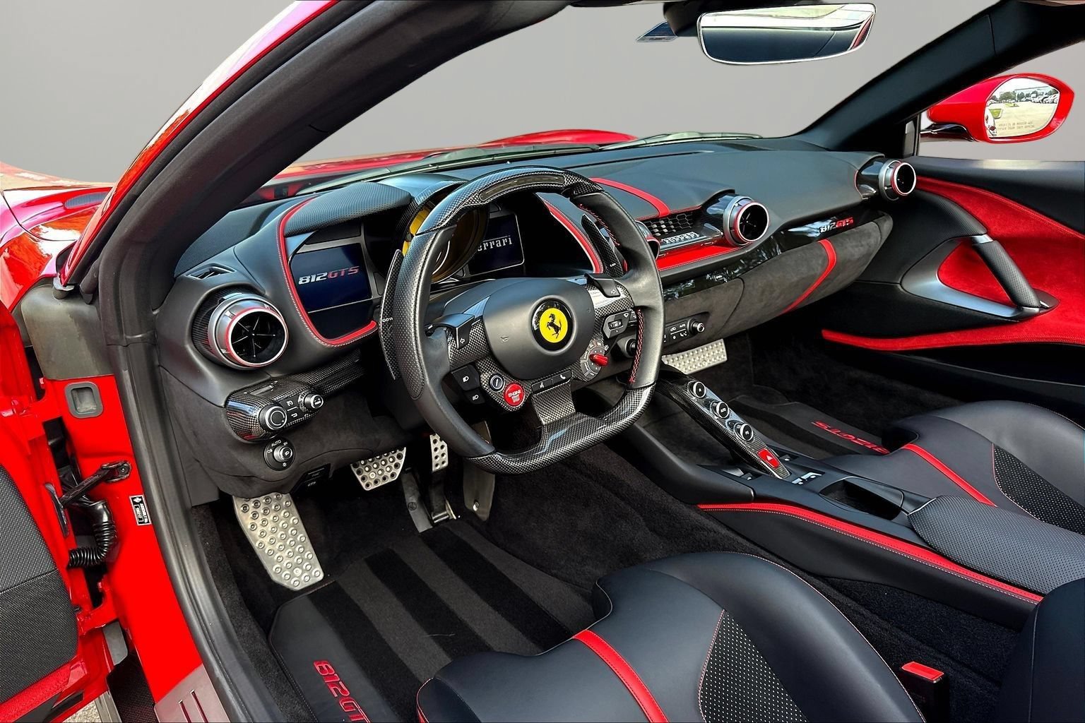 Used 2022 Ferrari 812 GTS RWD image 15