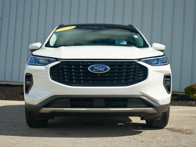 Used 2024 Ford Escape Platinum w/ Premium Technology Package image 3