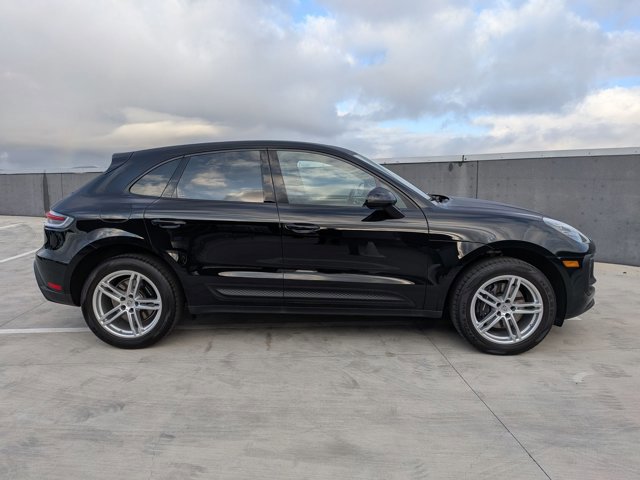 Certified 2025 Porsche Macan AWD/4WD image 8