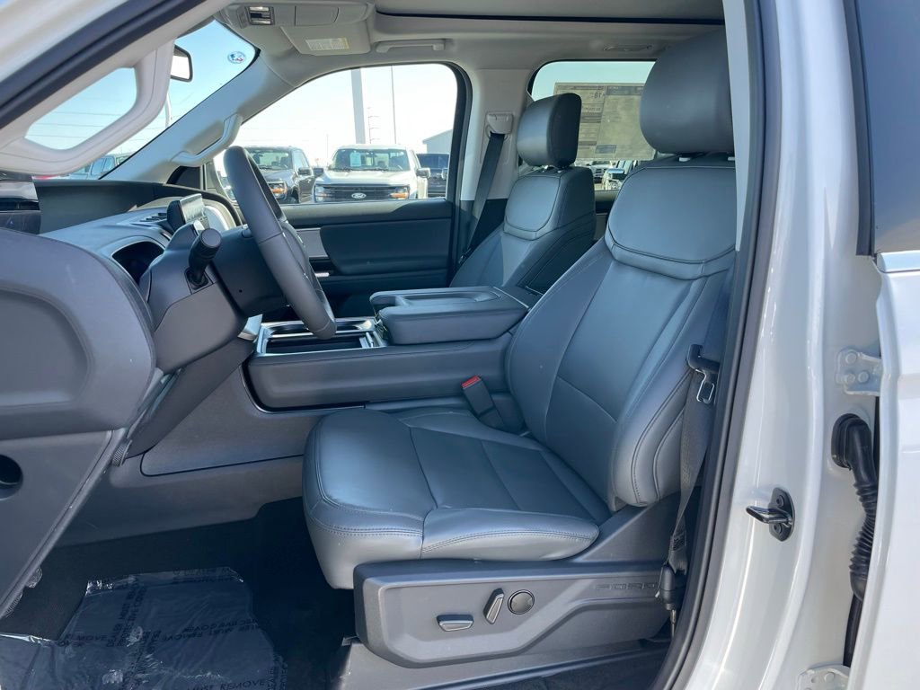 New 2026 Ford Expedition Active image 7