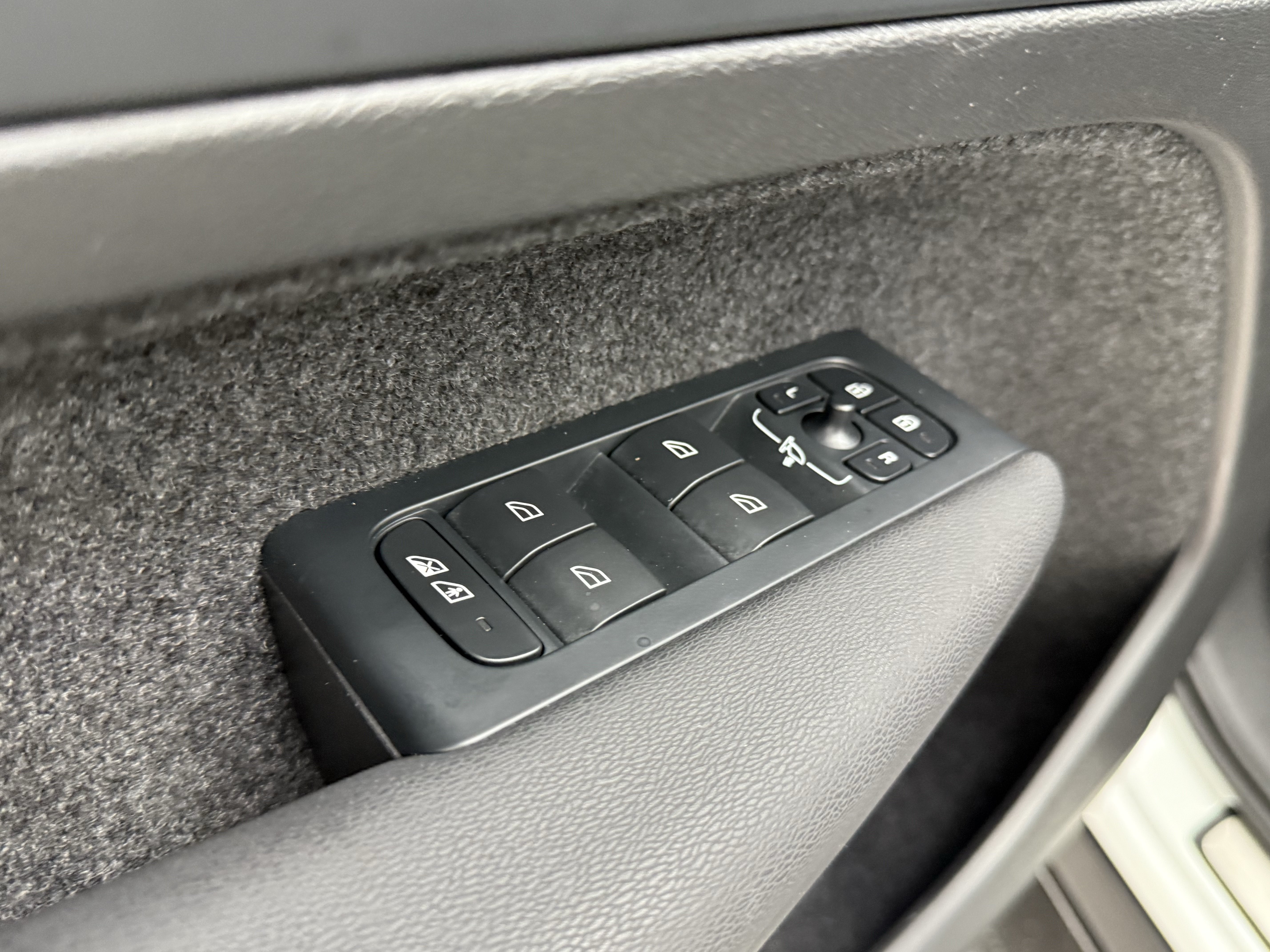 Certified 2023 Volvo C40 Recharge Core AWD/4WD image 11