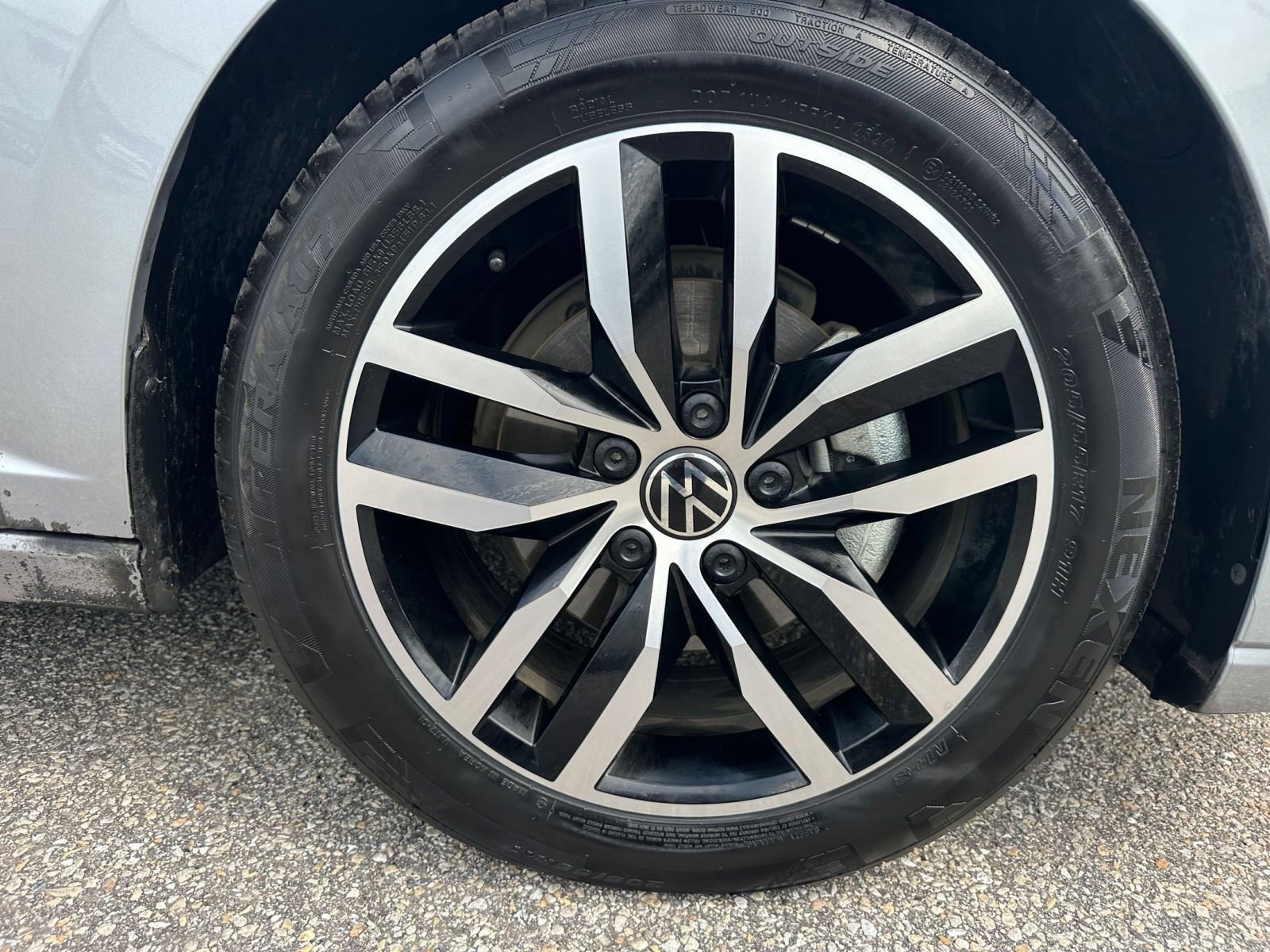 Used 2025 Volkswagen Jetta SE image 29