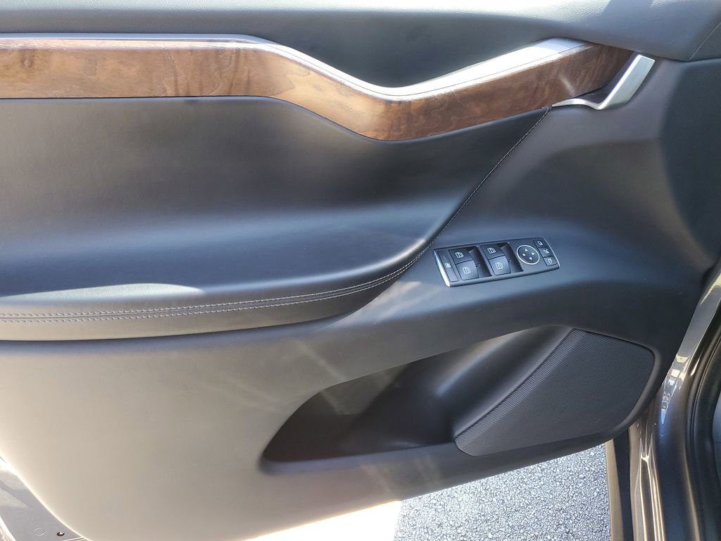 Used 2020 Tesla Model X Long Range image 18