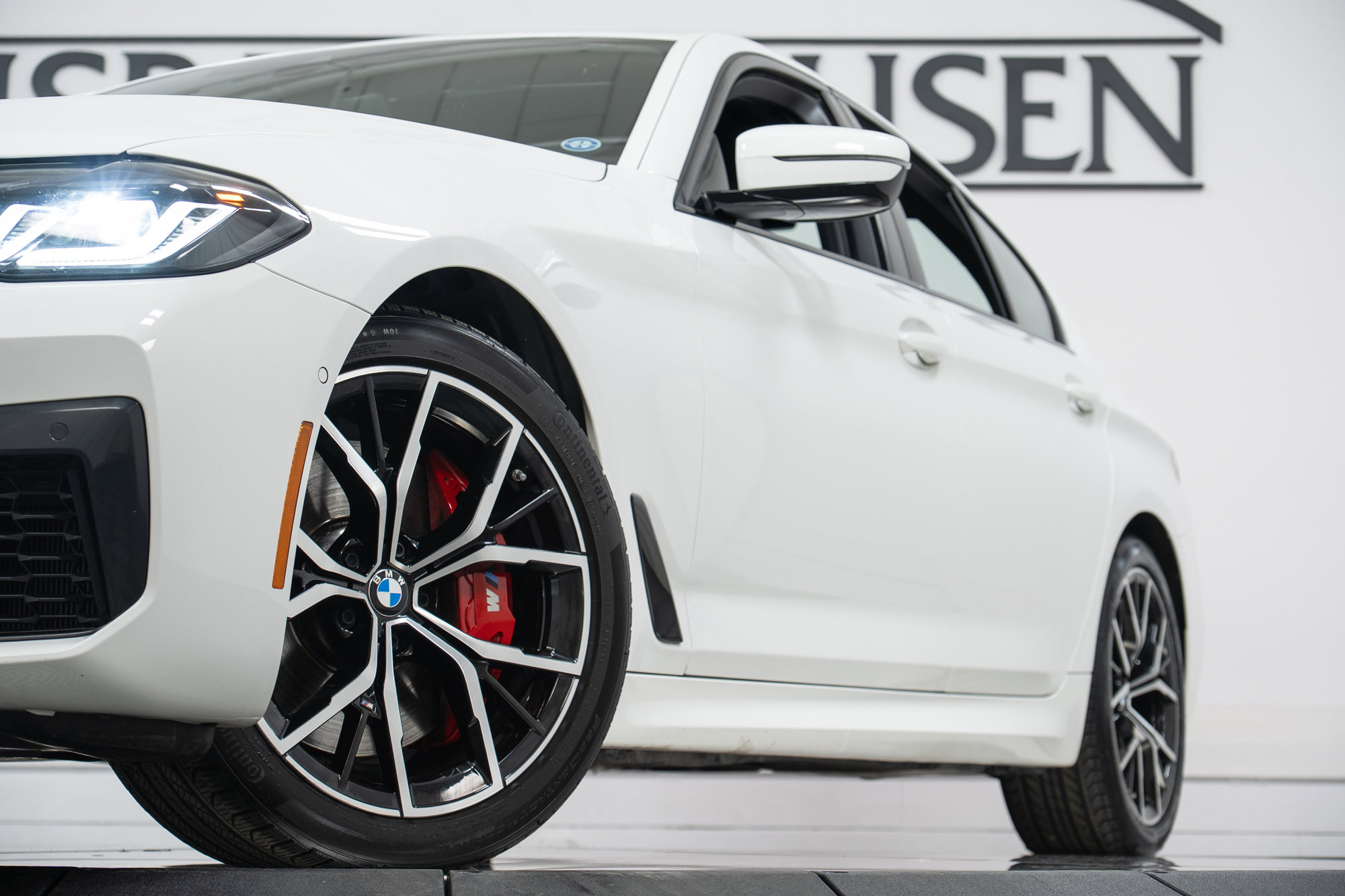 Used 2023 BMW 540i xDrive w/ M Sport Package image 27