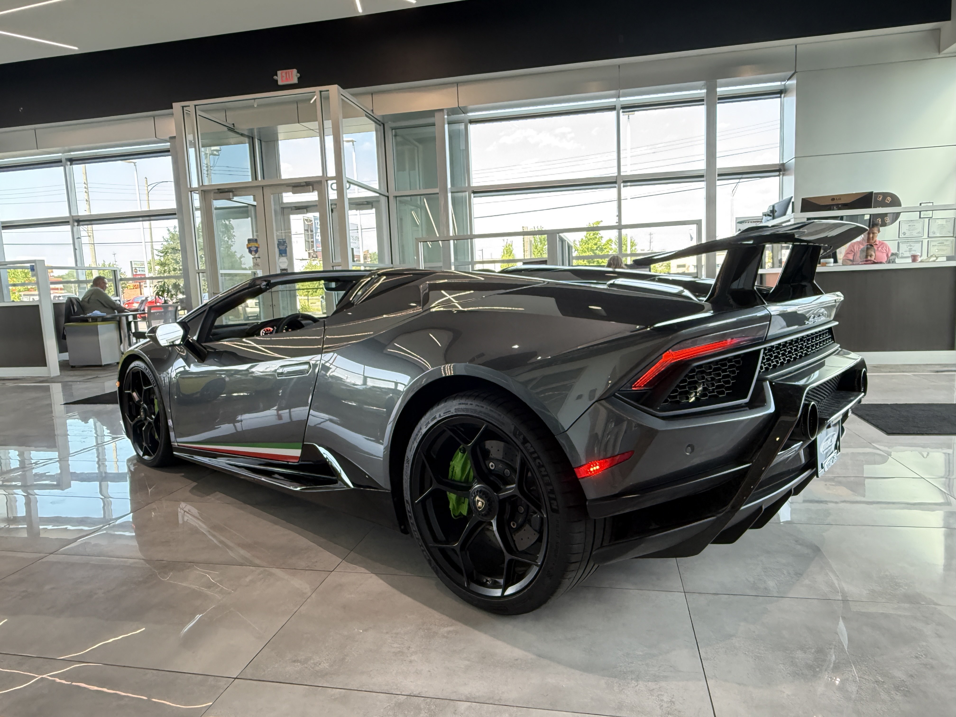 Used 2019 Lamborghini Huracan Performante AWD/4WD image 6