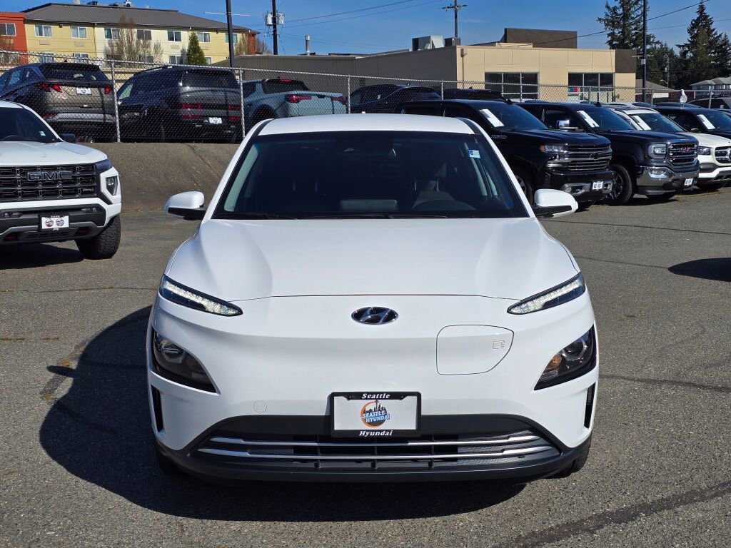 Used 2023 Hyundai Kona SE w/ Cargo Package image 2