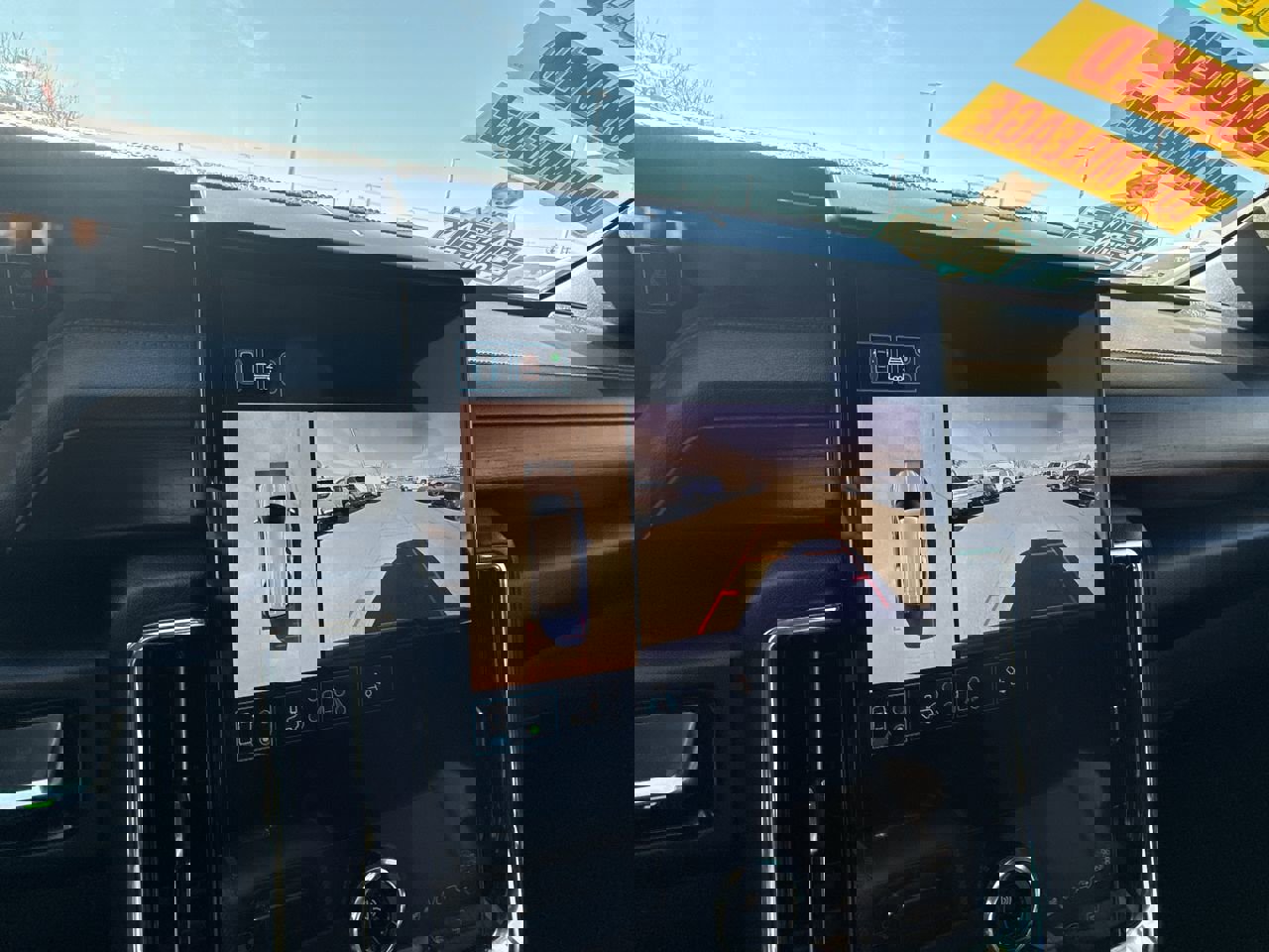 Used 2025 GMC Yukon XL Denali image 13