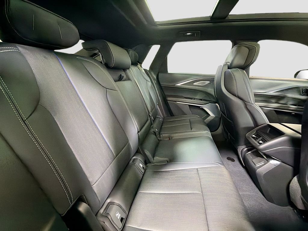 Used 2024 Cadillac Lyriq Luxury image 29