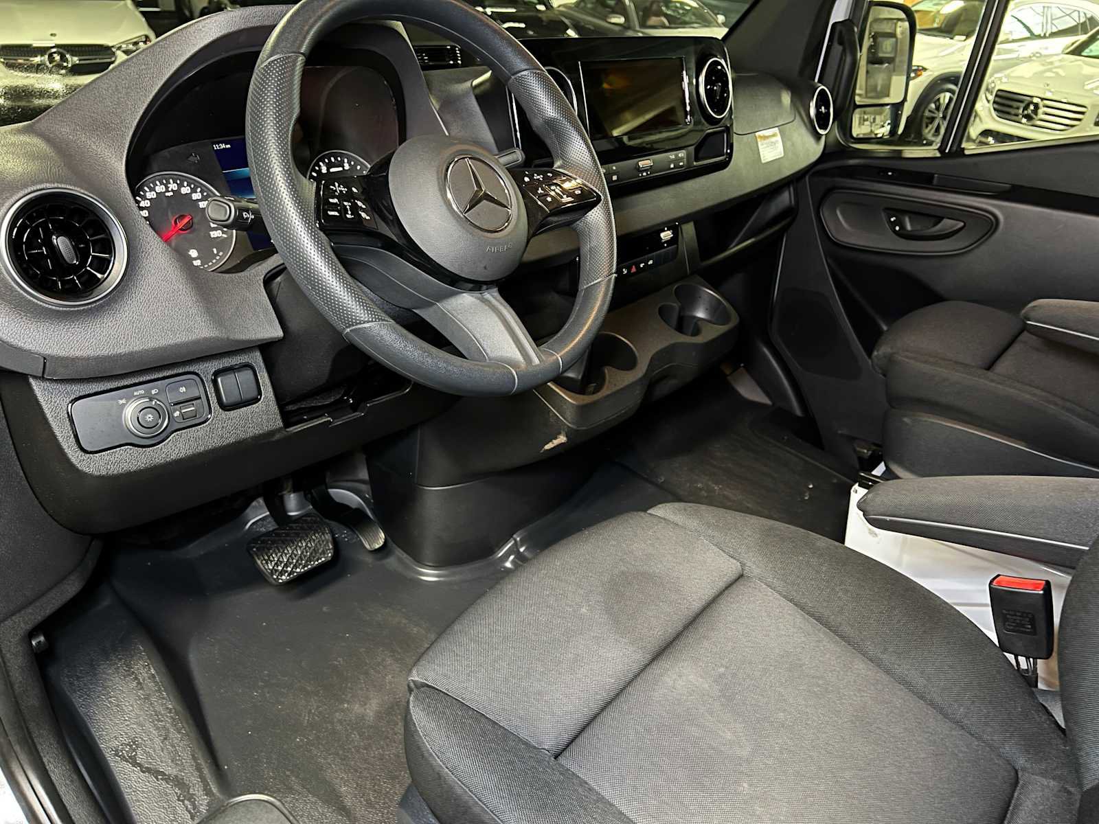 Used 2025 Mercedes-Benz Sprinter 2500 image 22