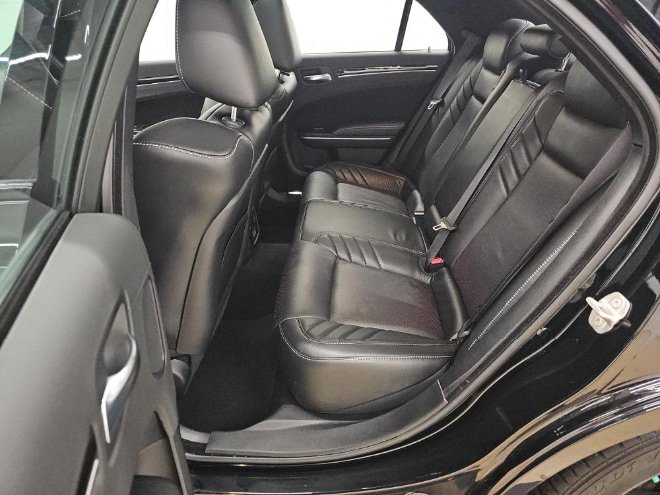 Used 2023 Chrysler 300 C RWD image 12