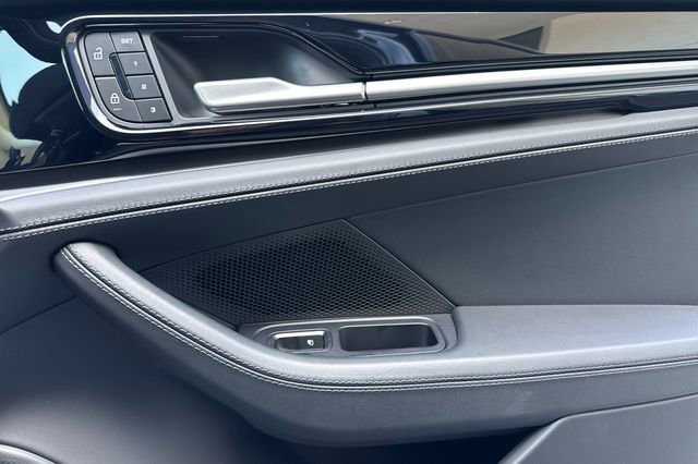 Used 2024 Porsche Panamera RWD image 21