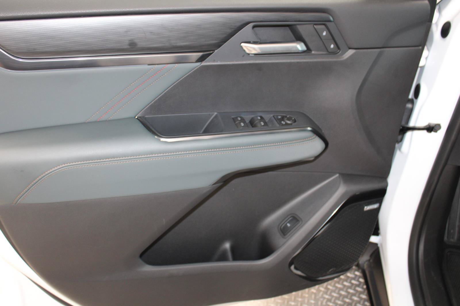 Used 2026 GMC Acadia AT4 w/ Luxury Package AWD/4WD image 28
