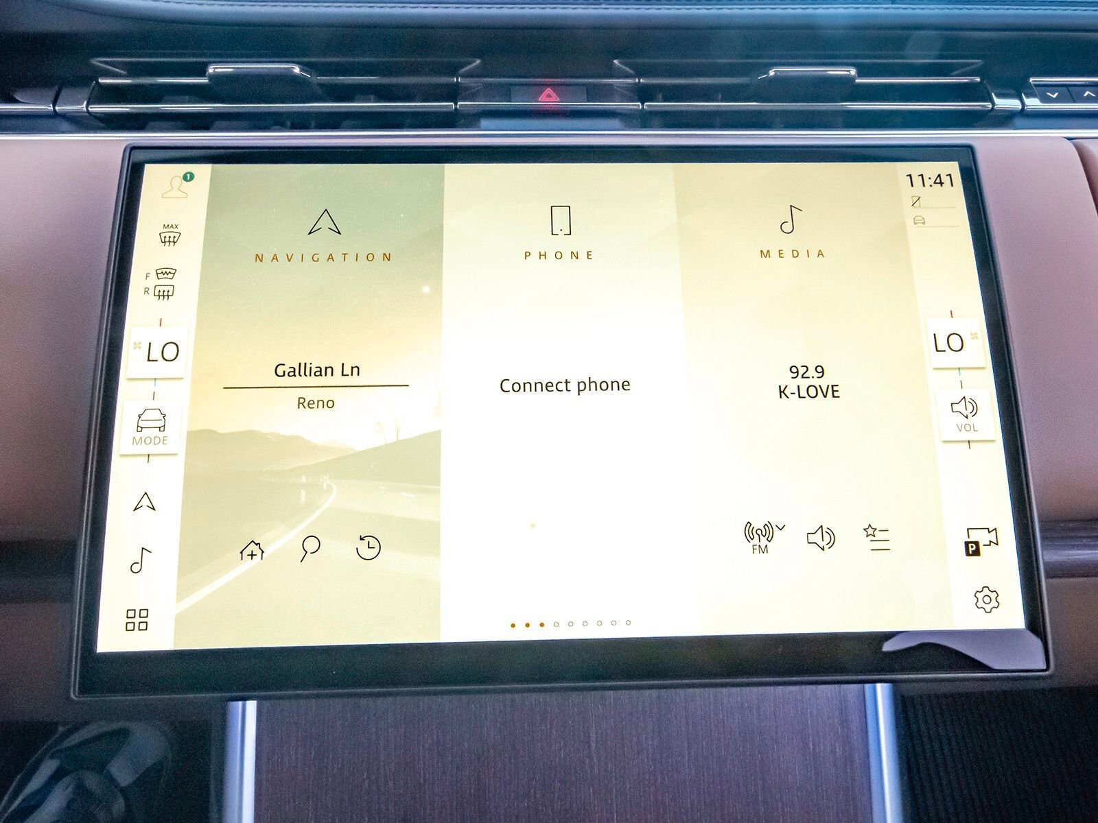 New 2025 Land Rover Range Rover SE image 18