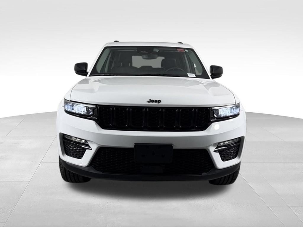 Used 2023 Jeep Grand Cherokee Limited w/ Black Appearance Package RWD image 4