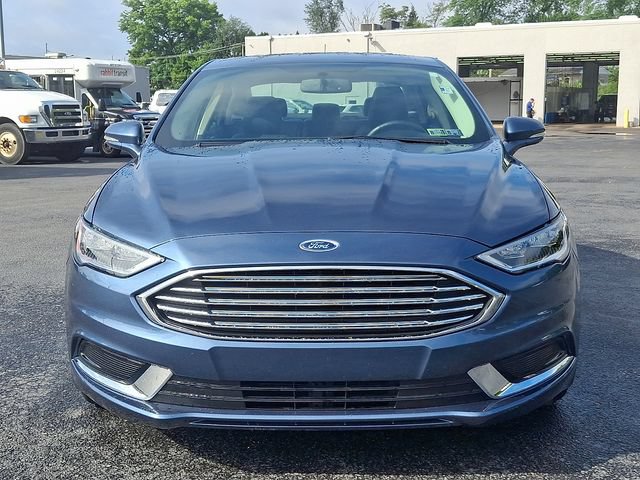 Used 2018 Ford Fusion SE w/ Fusion SE Technology Package FWD image 2