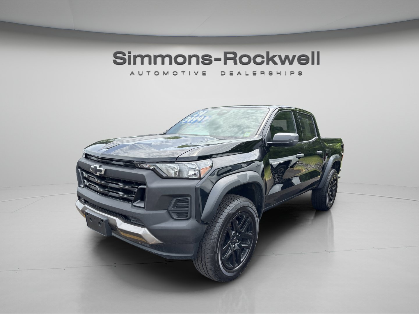 Used 2024 Chevrolet Colorado Trail Boss w/ Advanced Trailering Package AWD/4WD image 2