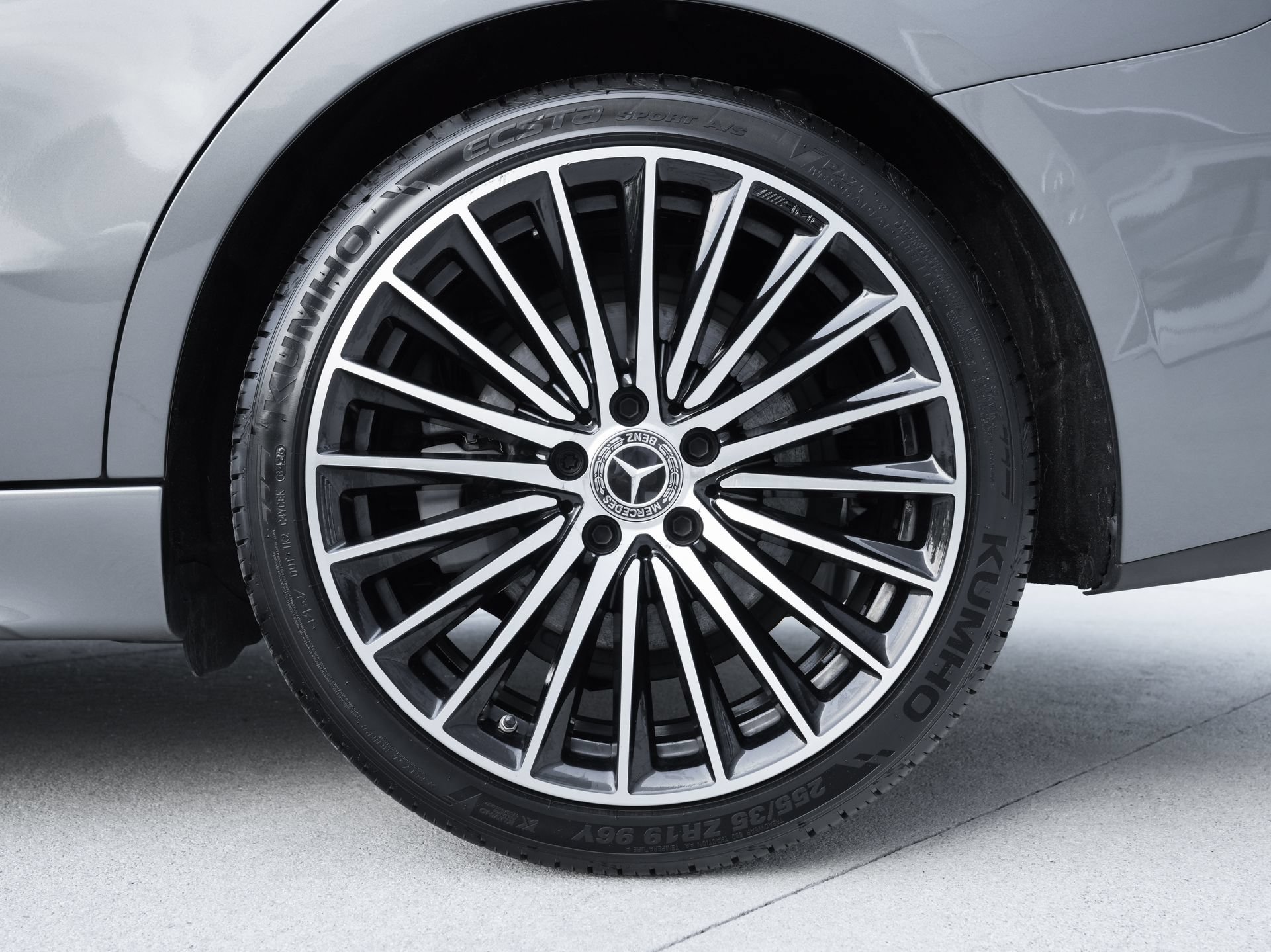 Used 2024 Mercedes-Benz C 300 Sedan image 29