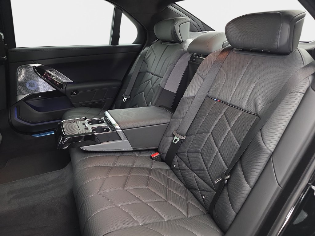 New 2026 BMW 760i xDrive w/ Executive Package AWD/4WD image 14