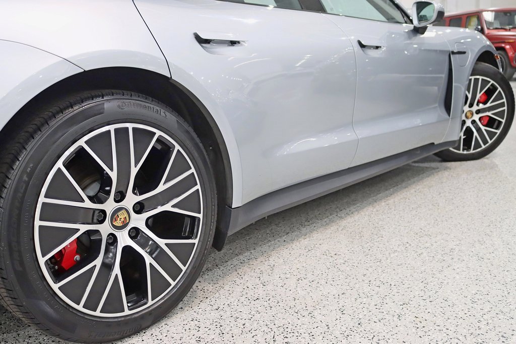 Used 2021 Porsche Taycan 4S image 12