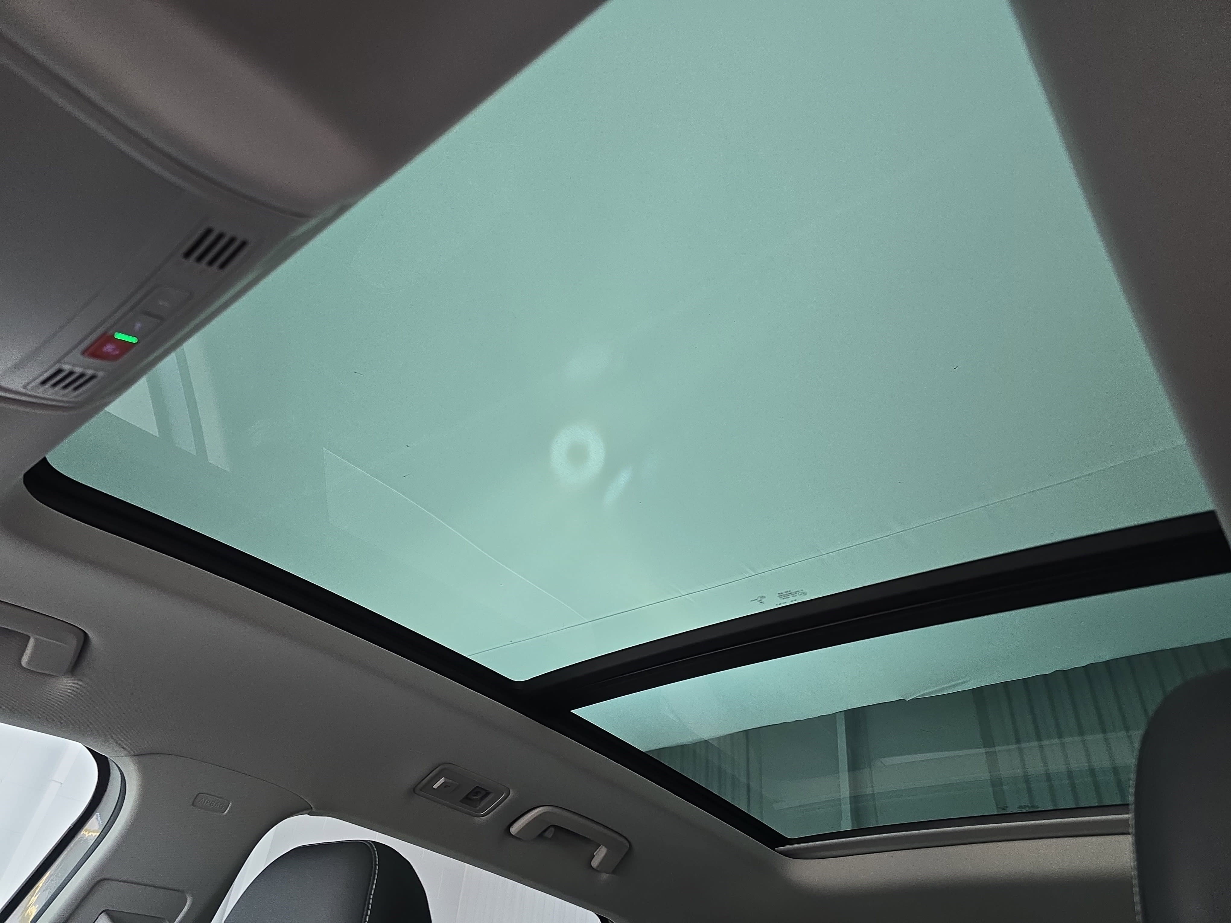 Used 2024 Volkswagen Taos SEL image 29