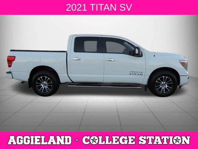 Used 2021 Nissan Titan SV w/ SV Convenience Package image 2