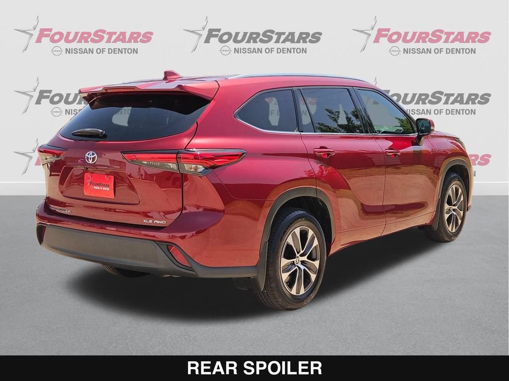 Used 2021 Toyota Highlander XLE AWD/4WD image 4