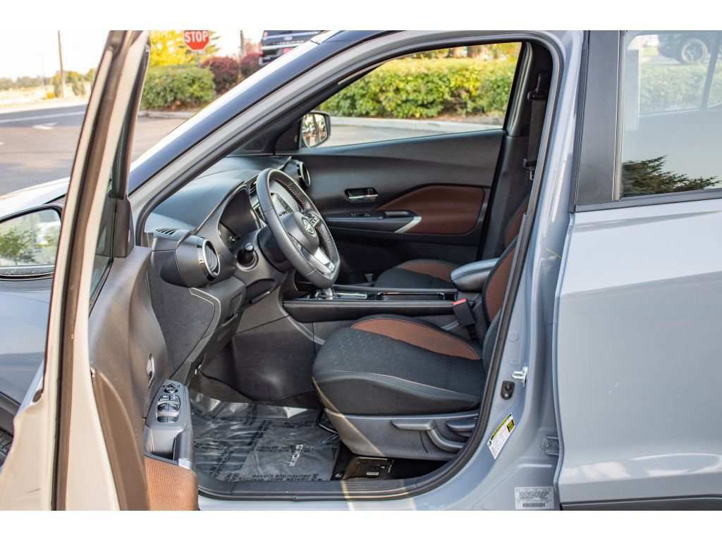 Used 2024 Nissan Kicks SR FWD image 27