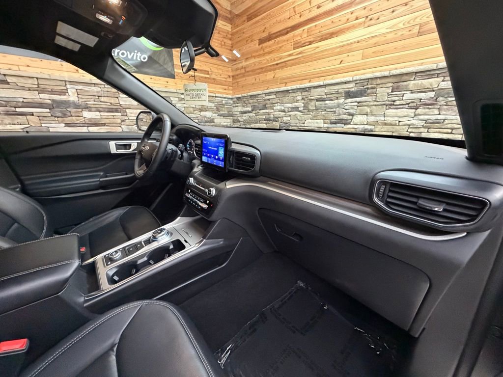 Used 2020 Ford Explorer XLT w/ Equipment Group 202A image 13