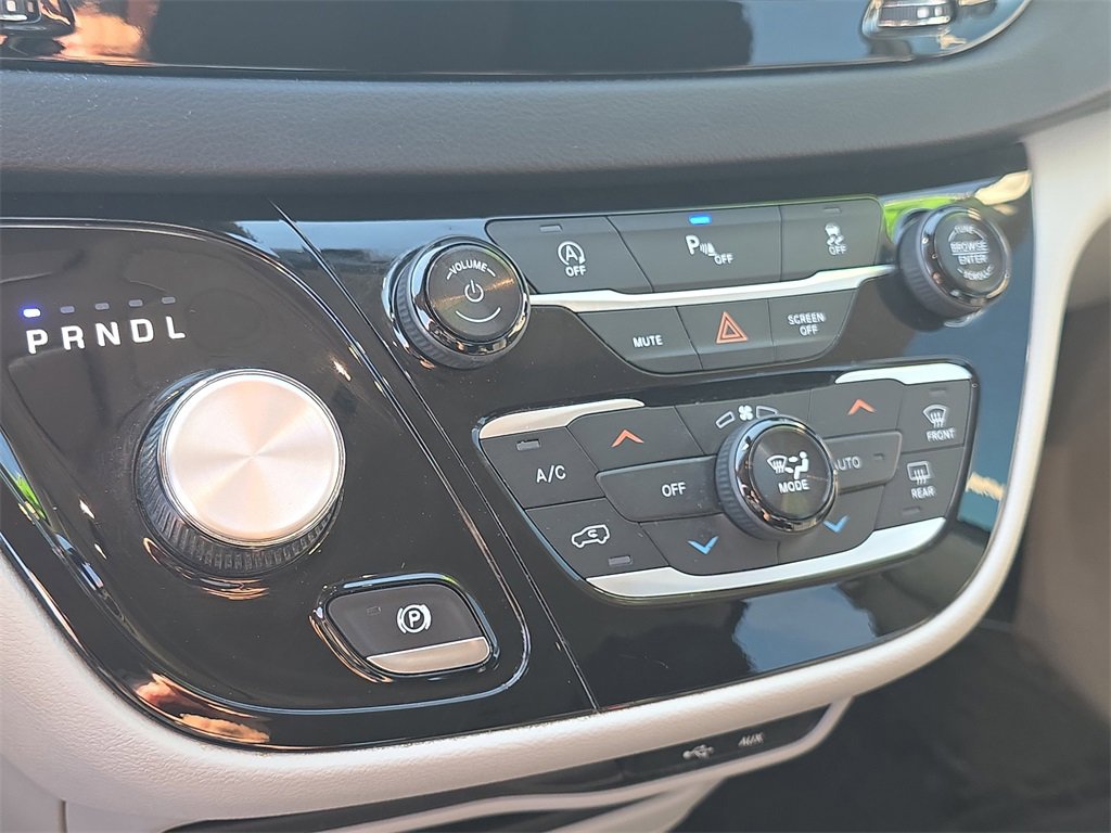 Used 2018 Chrysler Pacifica Touring Plus image 25