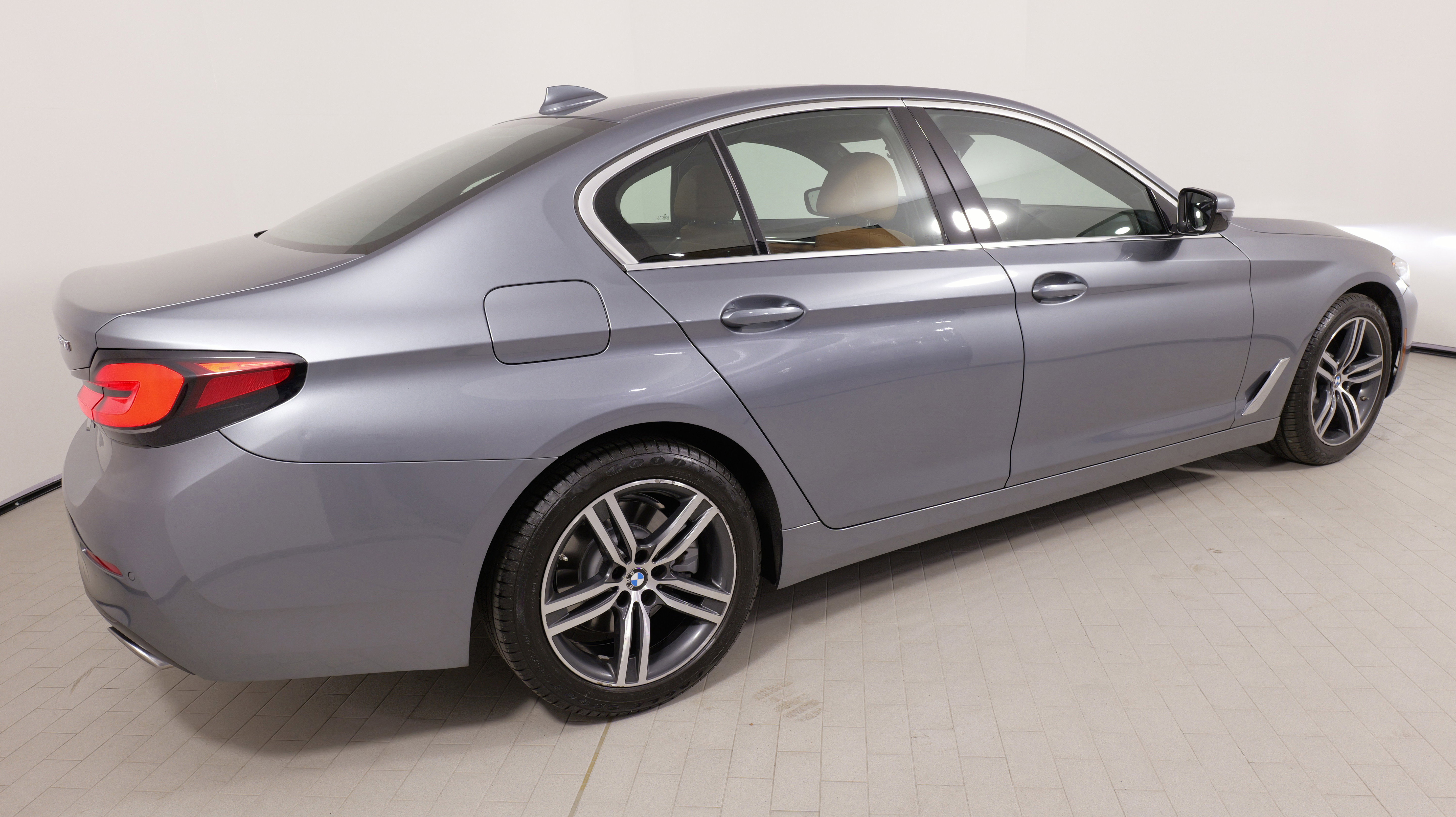 Used 2022 BMW 530i xDrive w/ Convenience Package image 11