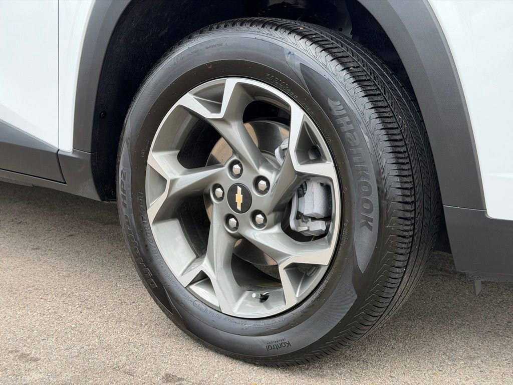 Used 2025 Chevrolet Trax LT w/ LT Convenience Package FWD image 26