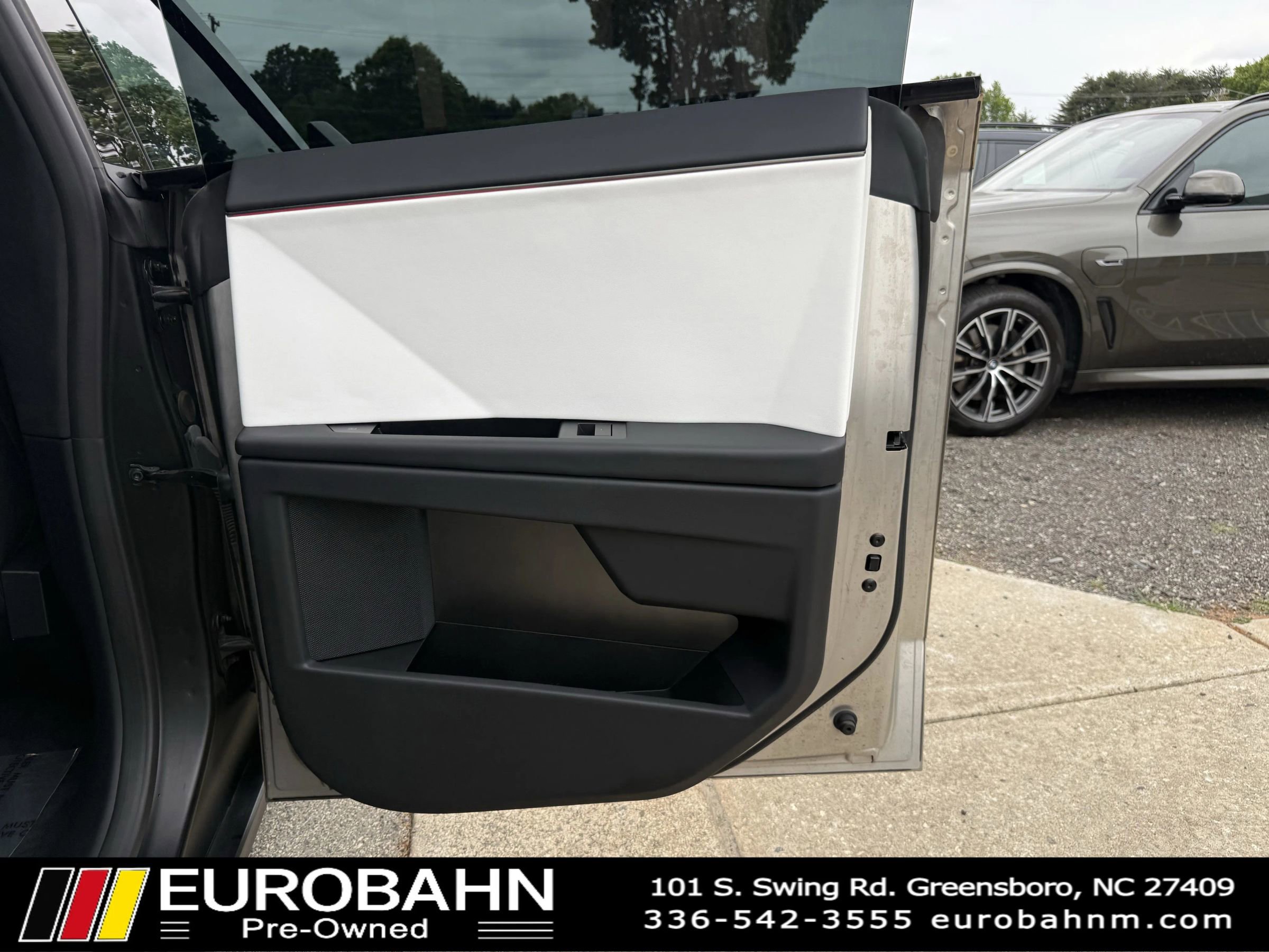 Used 2024 Tesla Cybertruck AWD Crew Cab image 24