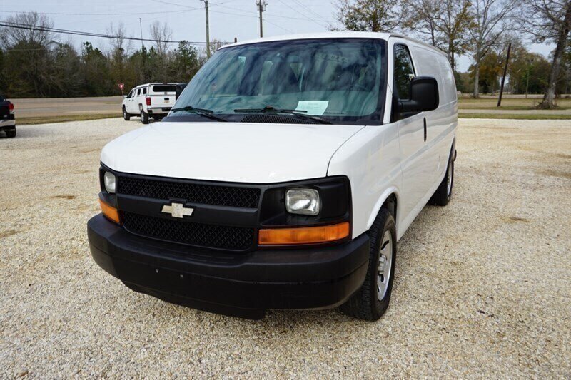 Used 2010 Chevrolet Express 1500 RWD image 4