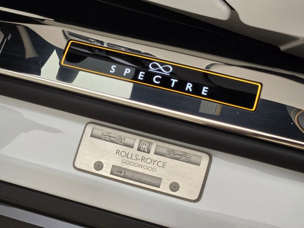 New 2025 Rolls-Royce Spectre Black Badge w/ Leather Finishing Pack AWD/4WD image 29