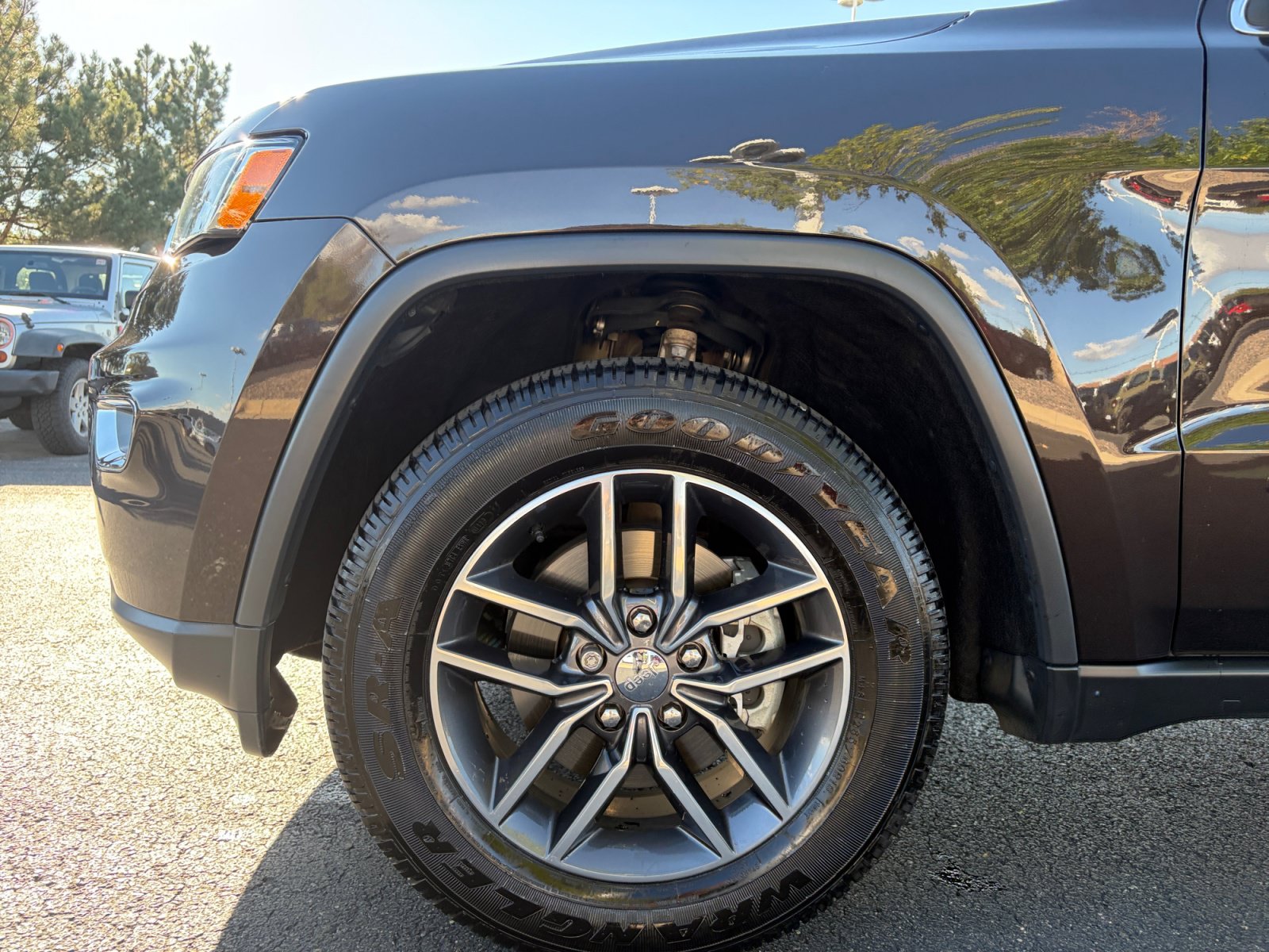 Used 2017 Jeep Grand Cherokee Limited AWD/4WD image 10