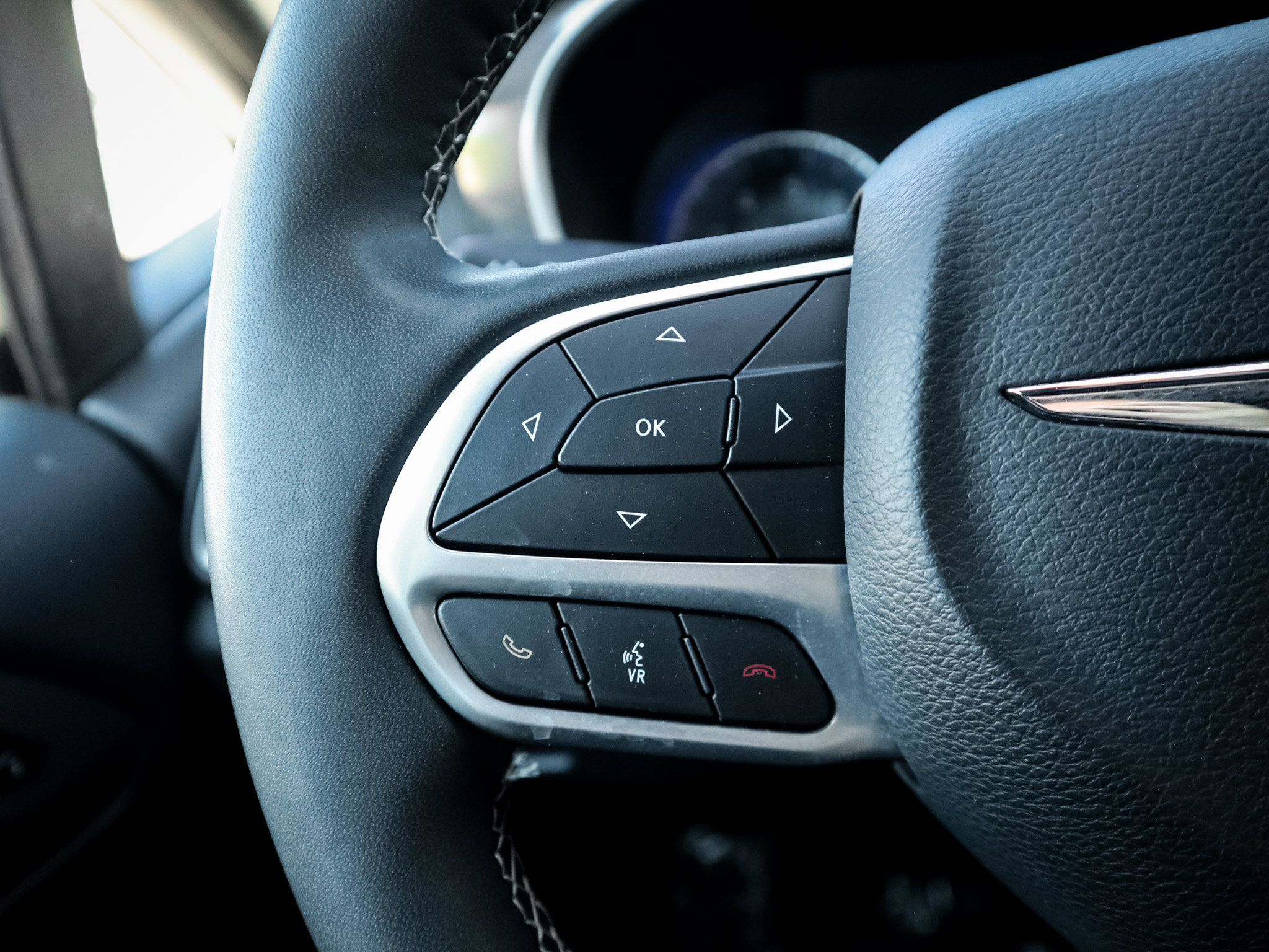 Used 2025 Chrysler Pacifica Select FWD image 19