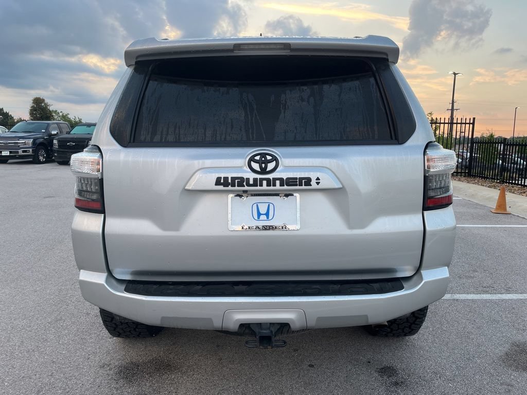 Used 2022 Toyota 4Runner SR5 AWD/4WD image 5