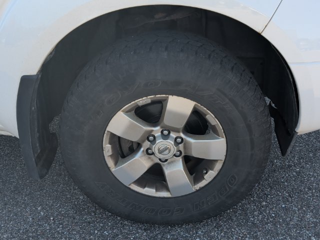 Used 2012 Nissan Frontier SV AWD/4WD image 9