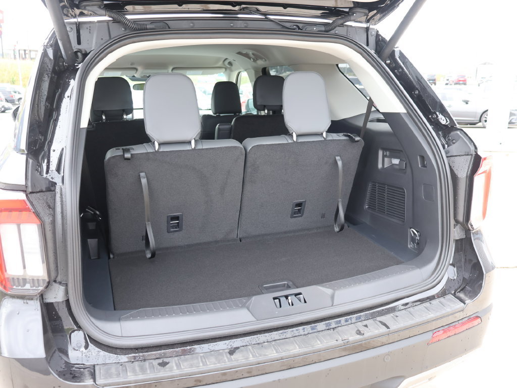 New 2026 Ford Explorer Active w/ Active Comfort Package AWD/4WD image 16