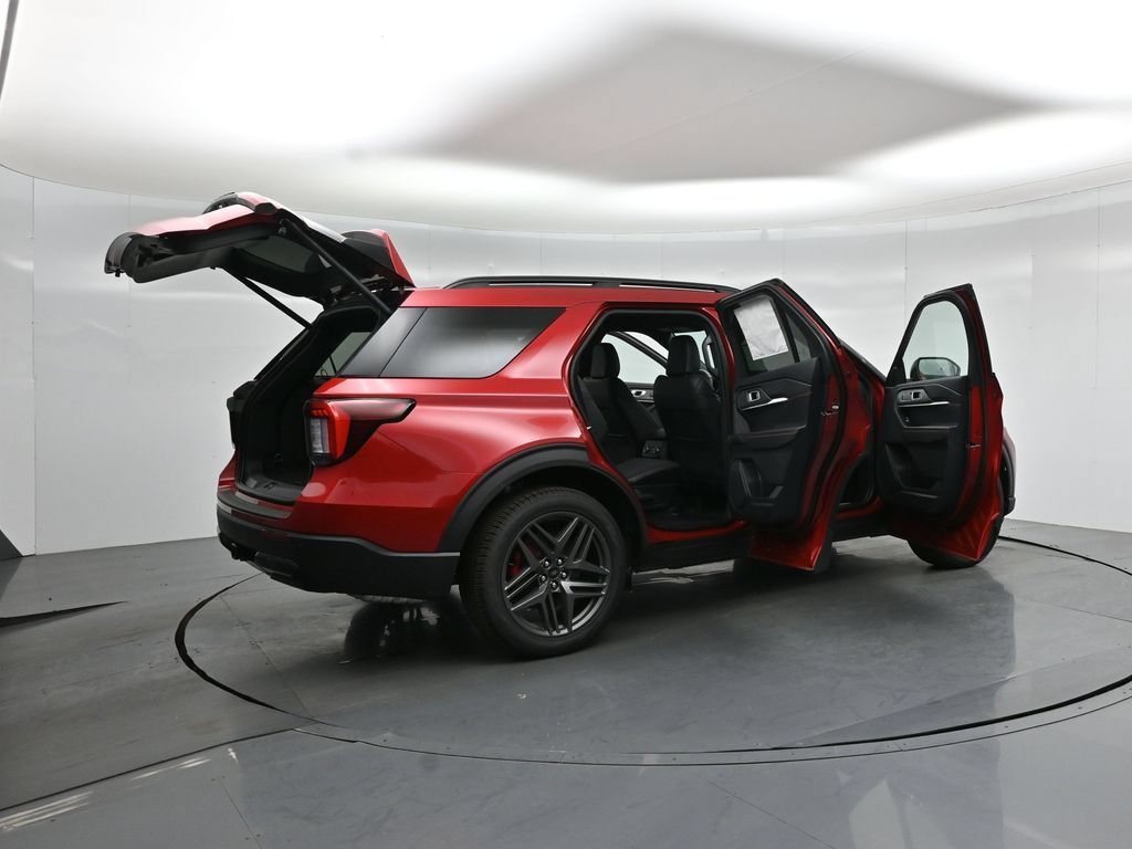 New 2026 Ford Explorer ST-Line w/ ST-Line Street Pack RWD image 5