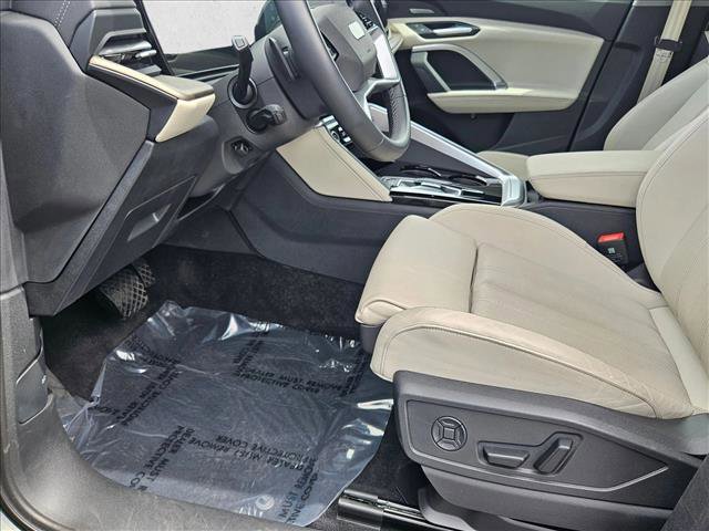 Used 2025 Audi Q5 Premium Plus w/ Premium Plus image 16