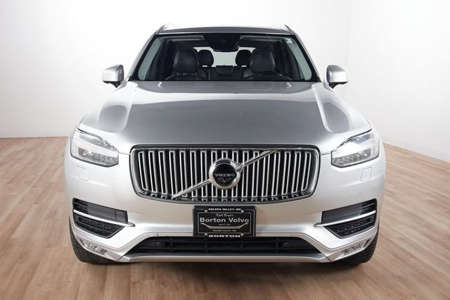Used 2017 Volvo XC90 T6 Inscription w/ Vision Package AWD/4WD image 2