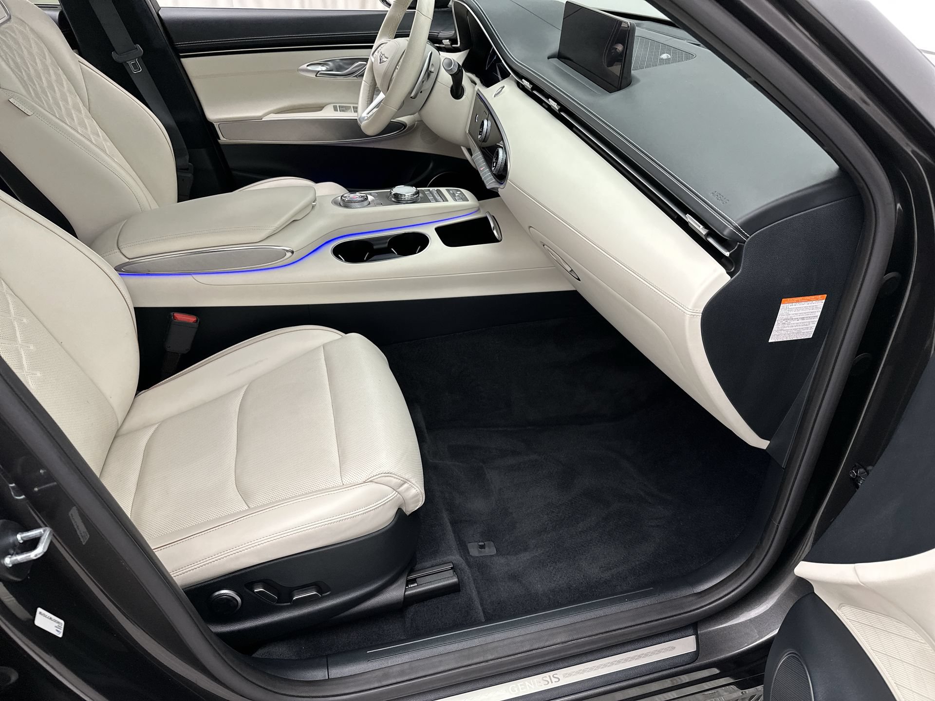 Certified 2025 Genesis Electrified GV70 w/ Prestige Package AWD/4WD image 25