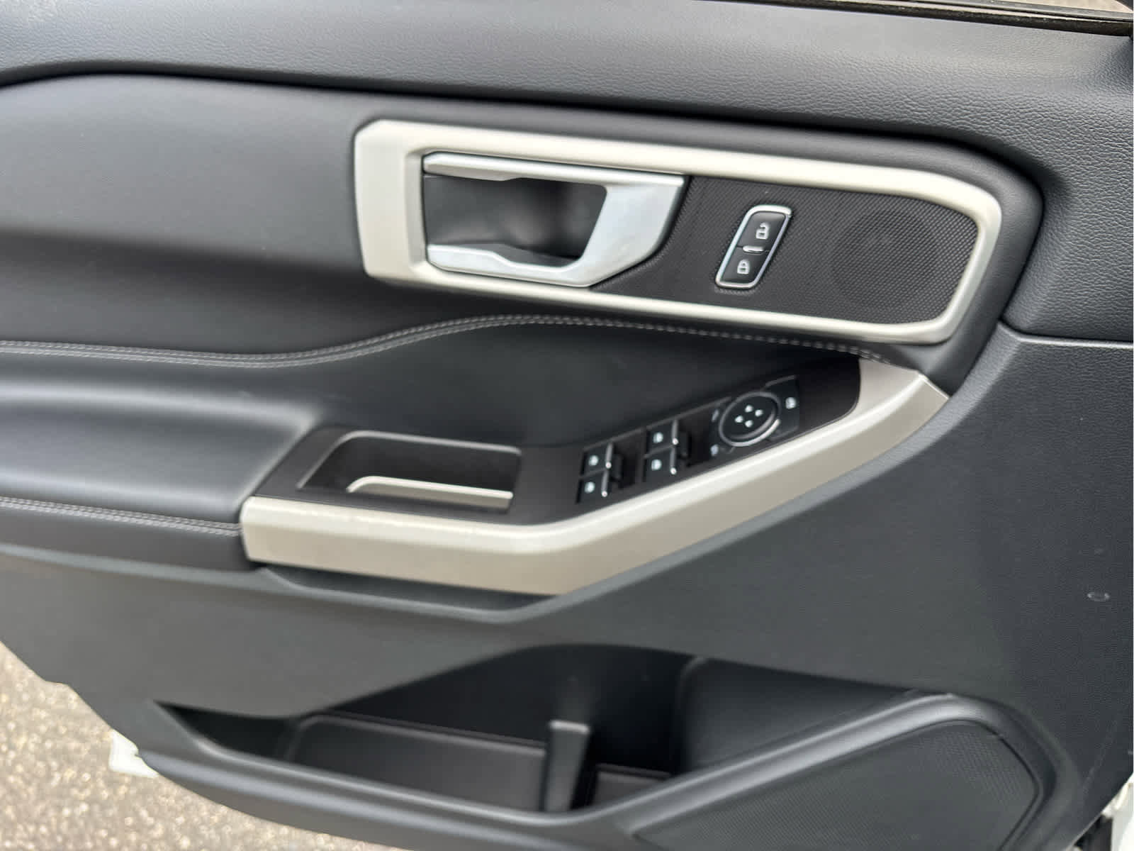 Used 2023 Ford Explorer XLT image 21