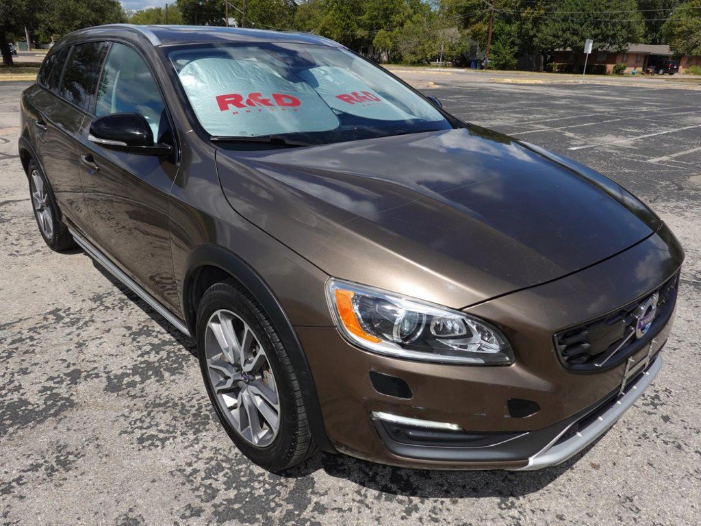 Used 2016 Volvo V60 T5 Cross Country Platinum image 1